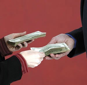 Банкам законом запретят пересматривать условия займов