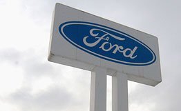 Российский завод Ford в понедельник возобновит работу по сокращенному графику